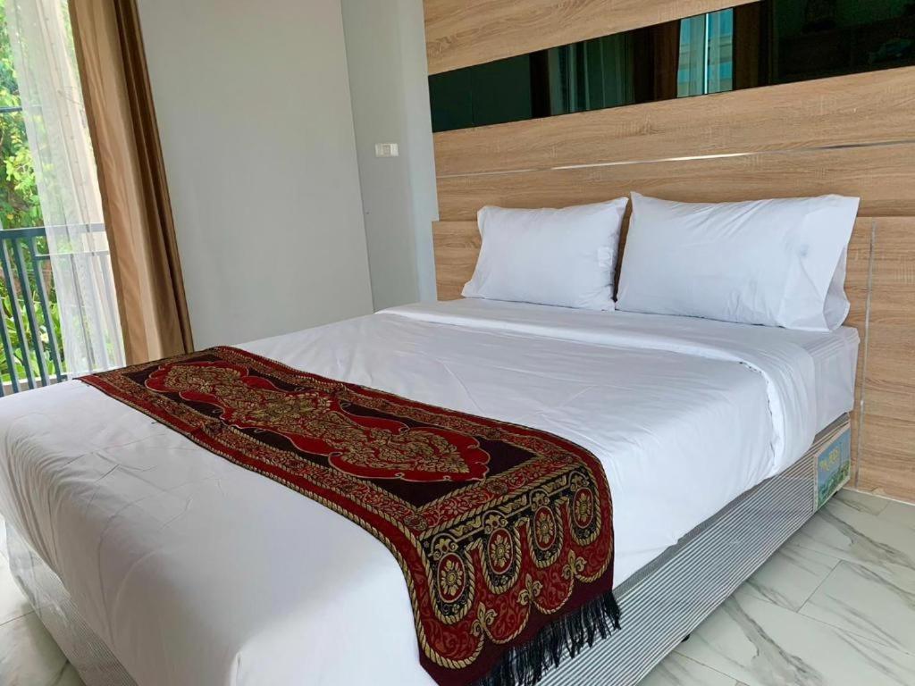 Deco Pattaya Hotel North Патая Екстериор снимка