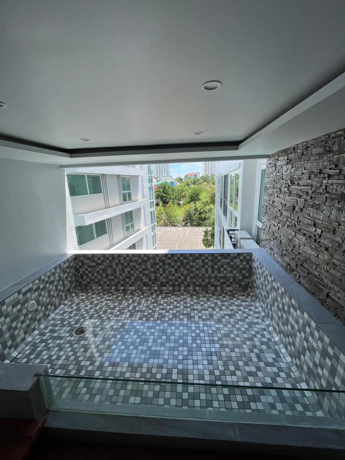 Deco Pattaya Hotel North Патая Екстериор снимка